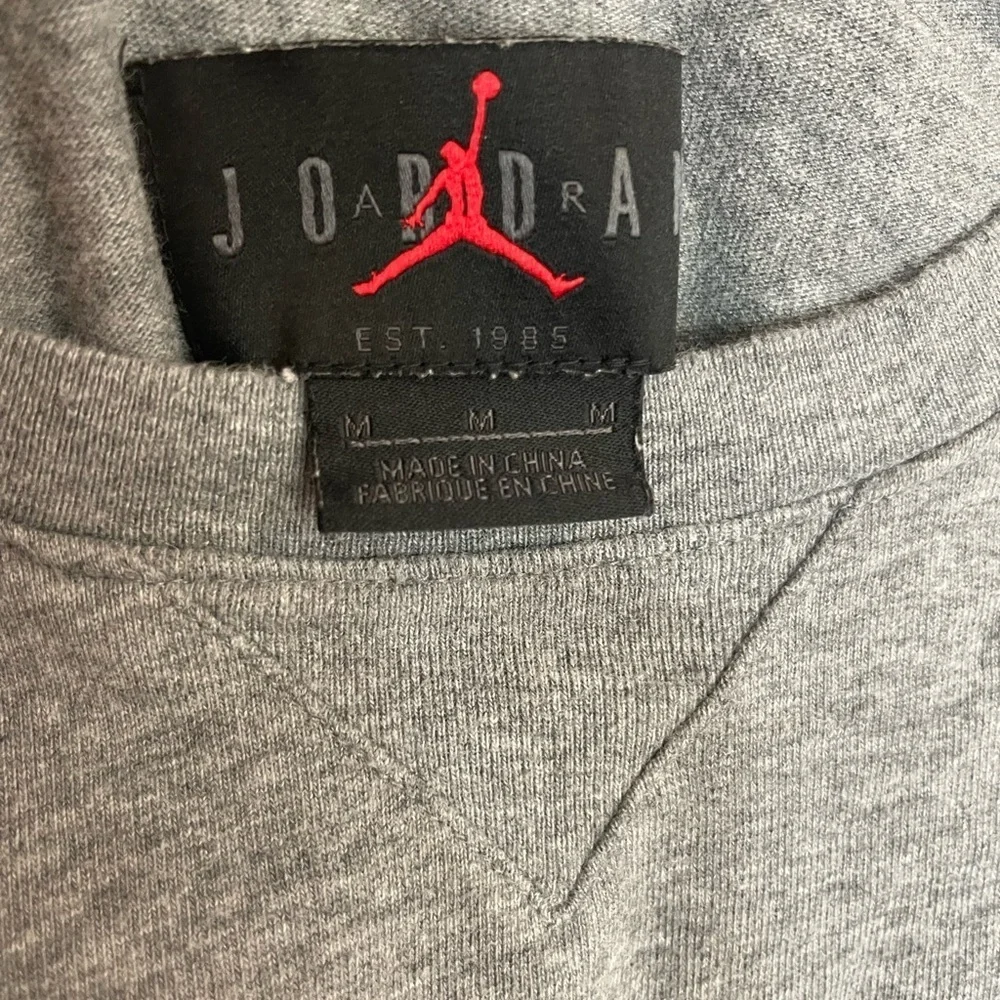 Jordan Air grey long sleeve men’s shirt embroidered multicolor logo size medium